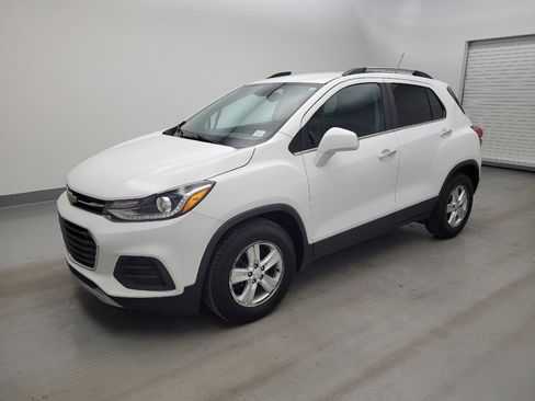 Used 2020 Chevrolet Trax LT w/ LT Convenience Package FWD image 2