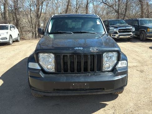 Used 2011 Jeep Liberty Sport image 4