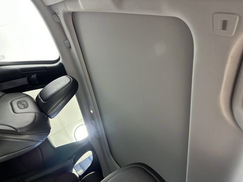 Used 2019 Jeep Cherokee Overland w/ Technology Group image 19