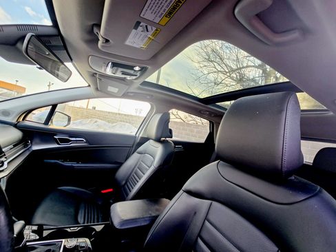 Used 2024 Kia Sportage SX image 9