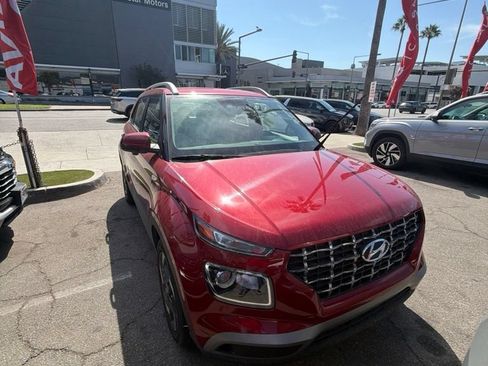 Used 2025 Hyundai Venue SEL FWD image 11