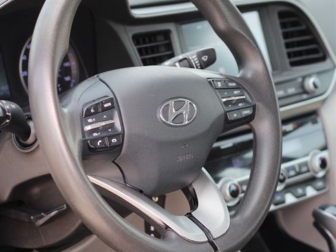 Used 2020 Hyundai Elantra SEL FWD image 10