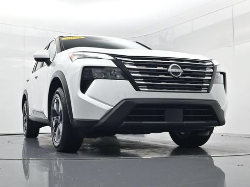 Used 2024 Nissan Rogue SV FWD image 50