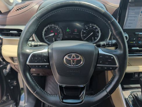Used 2021 Toyota Highlander Platinum AWD/4WD image 18