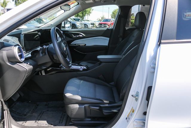 Used 2024 Chevrolet Trax LT FWD image 24