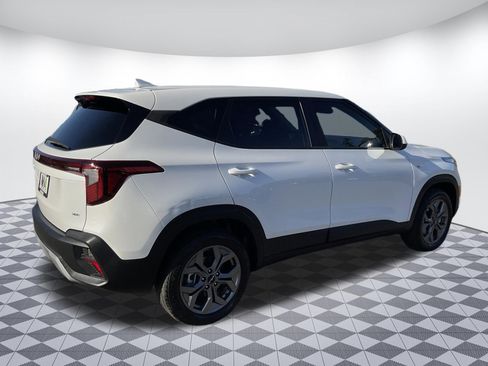 Used 2024 Kia Seltos LX AWD/4WD image 3