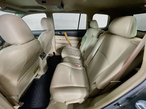 Used 2010 Toyota Highlander Limited w/ Extra Value Pkg 3 AWD/4WD image 27