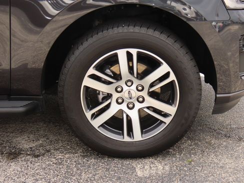 Certified 2024 Ford Expedition XLT image 7