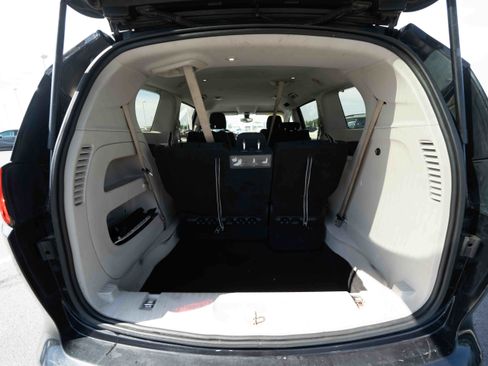Used 2017 Chrysler Pacifica Touring FWD image 28