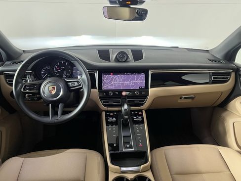 Certified 2025 Porsche Macan image 21