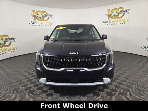 Used 2026 Kia Carnival FWD image 2