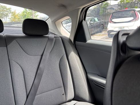 Used 2025 Kia K4 FWD image 32
