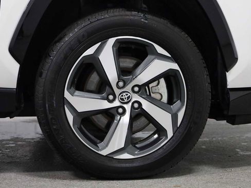 Used 2024 Toyota RAV4 SE image 12