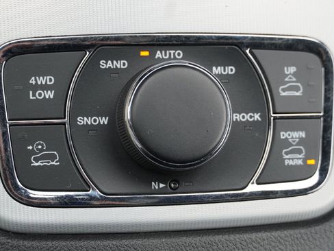 Used 2019 Jeep Grand Cherokee Trailhawk w/ Trailhawk Luxury Group image 18