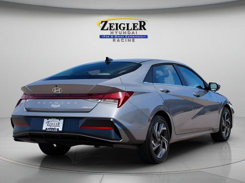 Certified 2026 Hyundai Elantra Limited FWD image 7