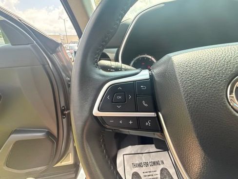 Used 2023 Toyota Highlander XLE AWD/4WD image 20