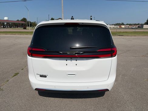 New 2027 Chrysler Pacifica Select FWD image 5