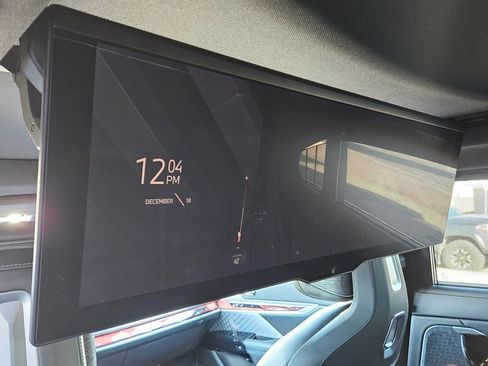 Used 2023 BMW 760i xDrive image 15