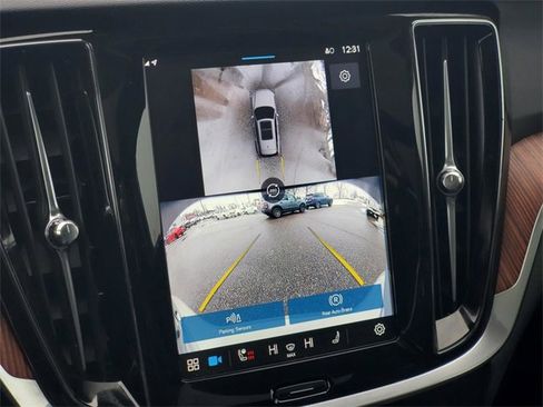 Used 2025 Volvo V60 B5 Cross Country Plus image 23