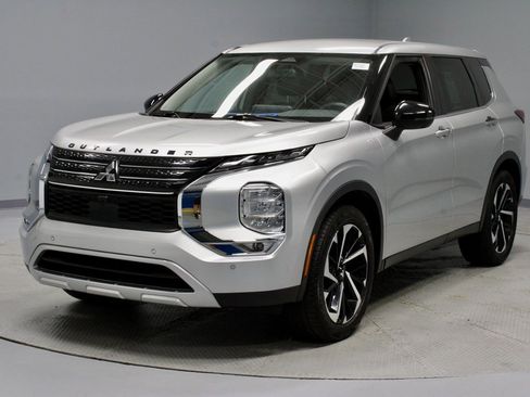 Used 2022 Mitsubishi Outlander SE image 8