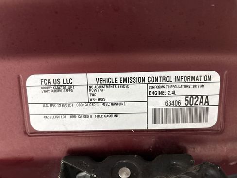 Used 2019 Jeep Cherokee Latitude Plus w/ Cold Weather Group image 17