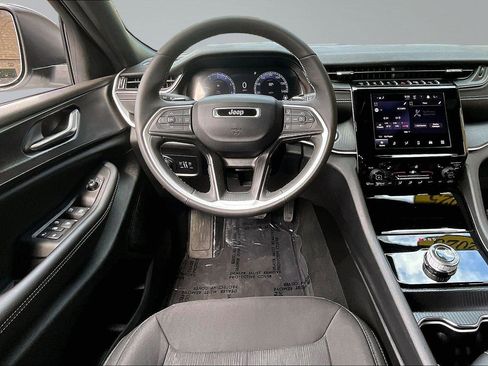 Certified 2025 Jeep Grand Cherokee Laredo X w/ Luxury Tech Group I AWD/4WD image 5