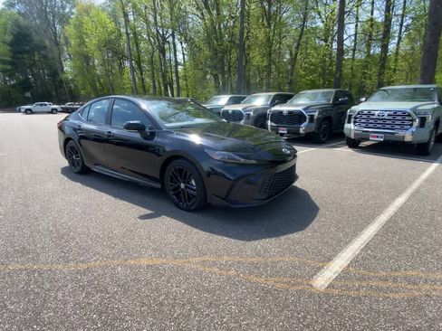 Used 2025 Toyota Camry SE FWD image 5