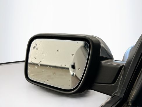 Used 2018 Ford Explorer Platinum image 16