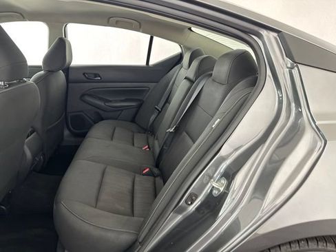 Used 2025 Nissan Altima 2.5 SV FWD image 30