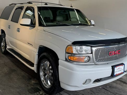 Used 2004 GMC Yukon XL Denali image 2