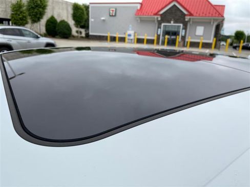 Used 2015 Porsche Cayenne S image 33