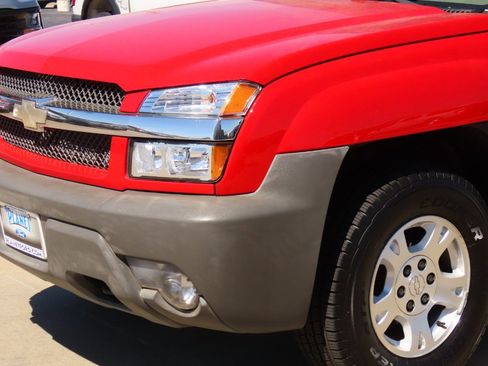 Used 2002 Chevrolet Avalanche image 3