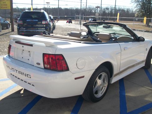 Used 2004 Ford Mustang Deluxe Convertible image 19