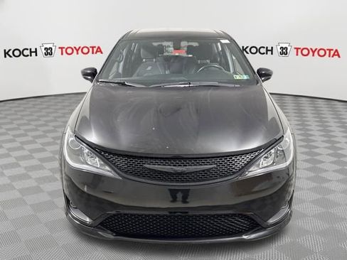 Used 2020 Chrysler Pacifica Touring w/ S Appearance Package image 2