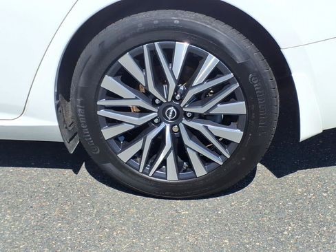 Certified 2023 Nissan Altima 2.5 SV w/ SV Premium Package FWD image 9