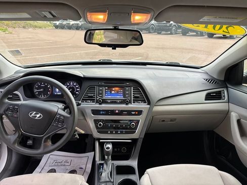 Used 2015 Hyundai Sonata SE w/ Option Group 09 FWD image 16