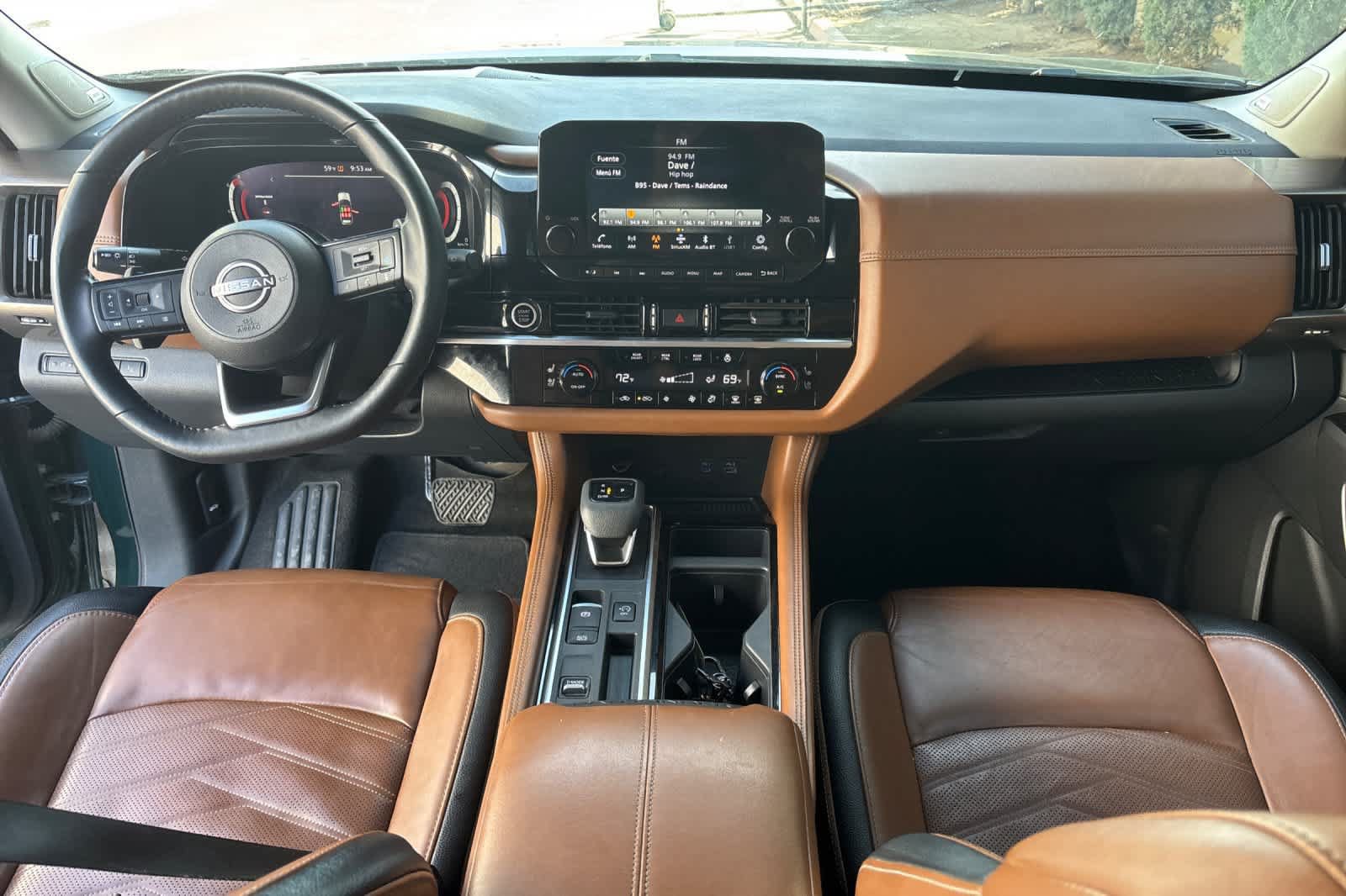 Used 2023 Nissan Pathfinder Platinum w/ Black Appearance Package FWD image 4