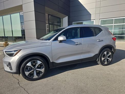 Certified 2025 Volvo XC40 B5 Plus image 1