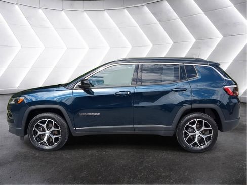 Used 2024 Jeep Compass Limited w/ Sun and Sound Group AWD/4WD image 6