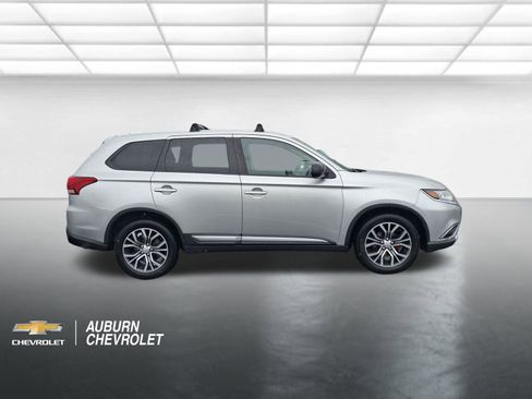 Used 2018 Mitsubishi Outlander ES AWD/4WD image 2