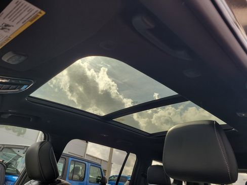 New 2025 Jeep Grand Cherokee L Limited w/ Luxury Tech Group II image 15