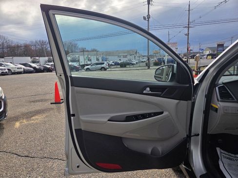 Used 2016 Hyundai Tucson SE w/ Option Group 02 image 9