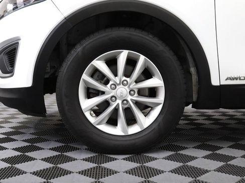 Used 2017 Kia Sorento AWD image 5