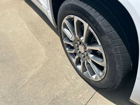 Used 2023 GMC Acadia Denali AWD/4WD image 15