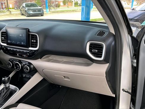 Used 2023 Hyundai Venue SEL image 18