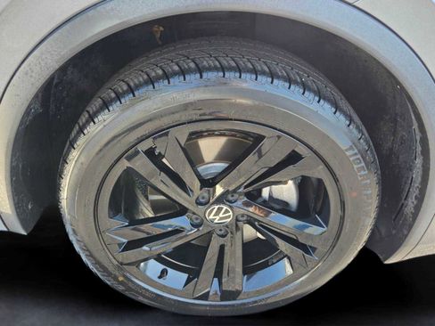 Used 2023 Volkswagen Tiguan SE R-Line image 18