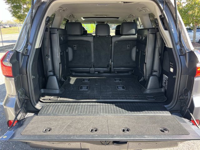 Used 2020 Lexus LX 570 4WD w/ Luxury Package image 24