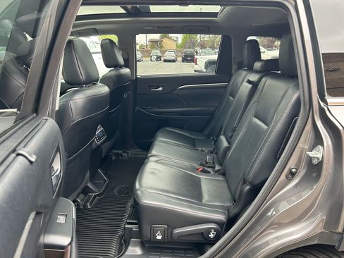Used 2018 Toyota Highlander Limited Platinum image 24