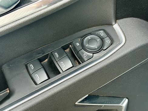 Used 2025 GMC Sierra 1500 SLT AWD/4WD image 19