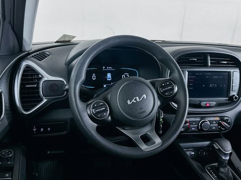 Used 2025 Kia Soul LX w/ LX Technology Package image 18